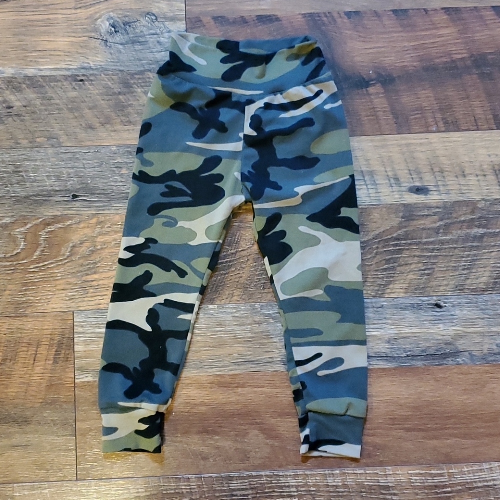 Small Shop camo leggings